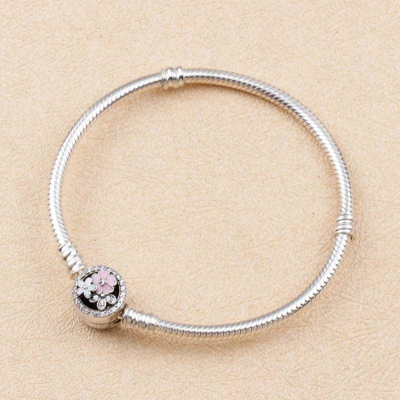 S925 sterling silver fashion personality European and American bracelets Magnolia snake bone chain free DIY beaded pendant sterling silver jewelry.
